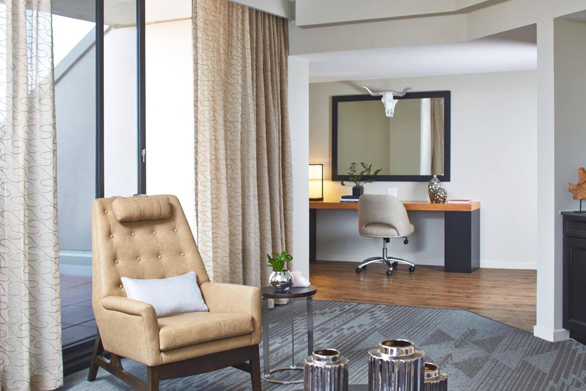 The Worthington Renaissance Worth Hotel 4*