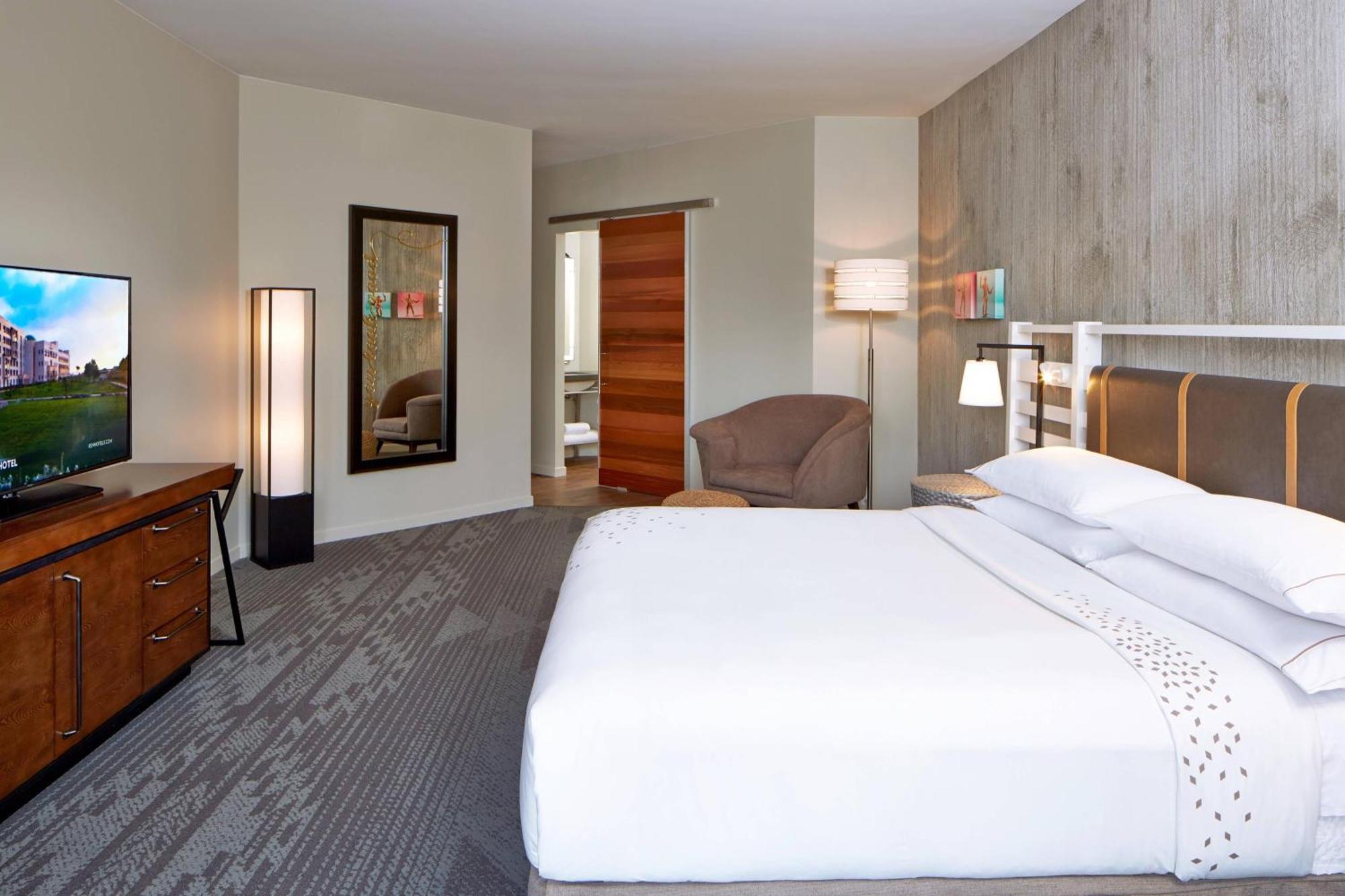 Hotel The Worthington Renaissance Worth 4*