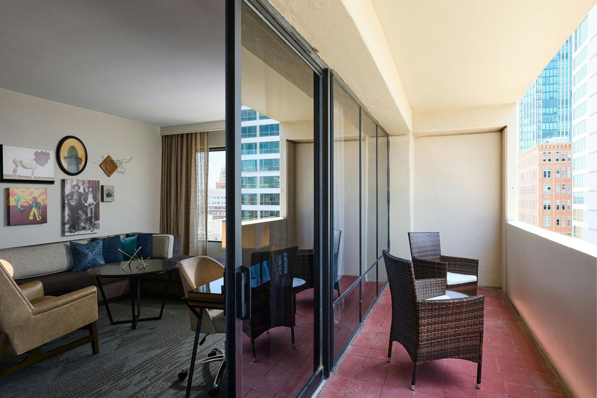 Hotel The Worthington Renaissance Worth 4*